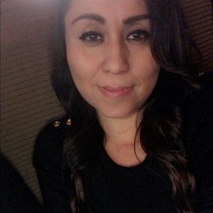 Meet your Posher, Elia